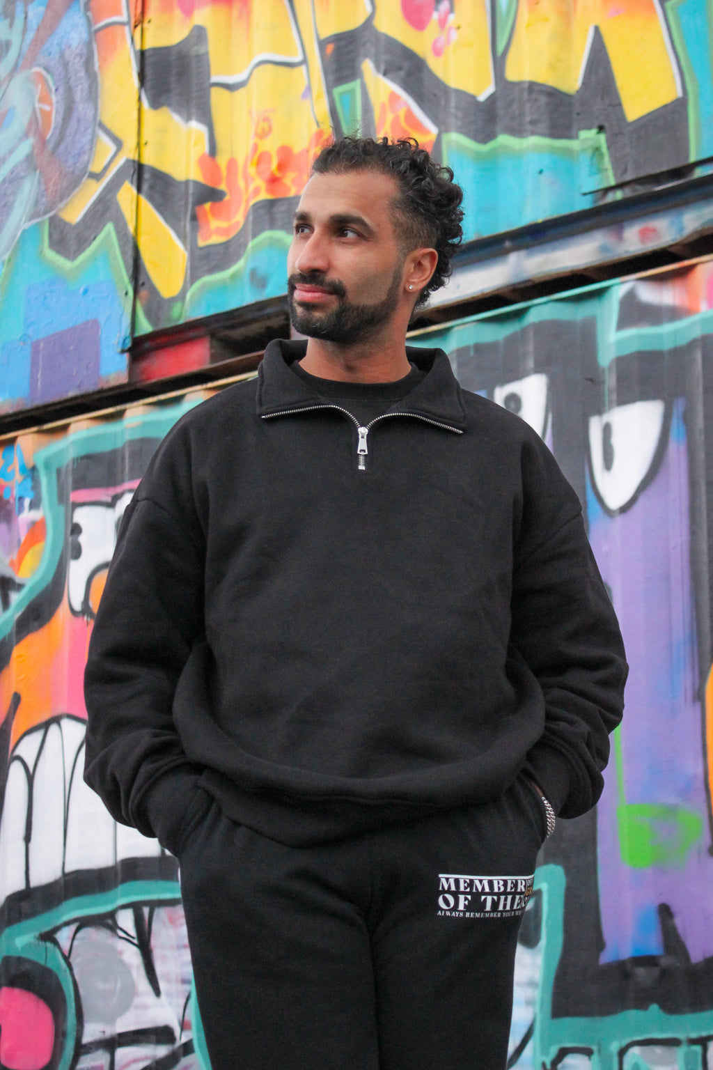 Essential Sweater zwart