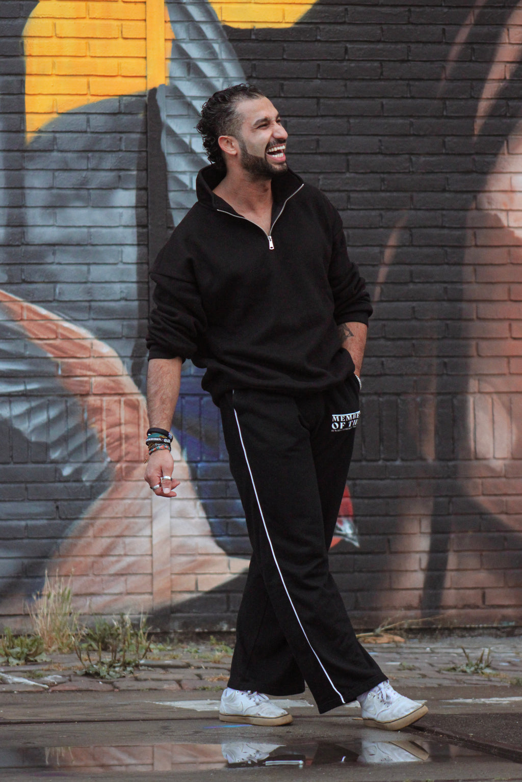 Essential Jogging zwart